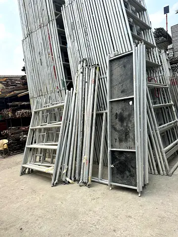 Aluminum scaffolding mobile tower