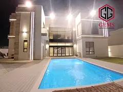 MODERN LUXURY VILLA | SWIMMING POOL | GARDEN