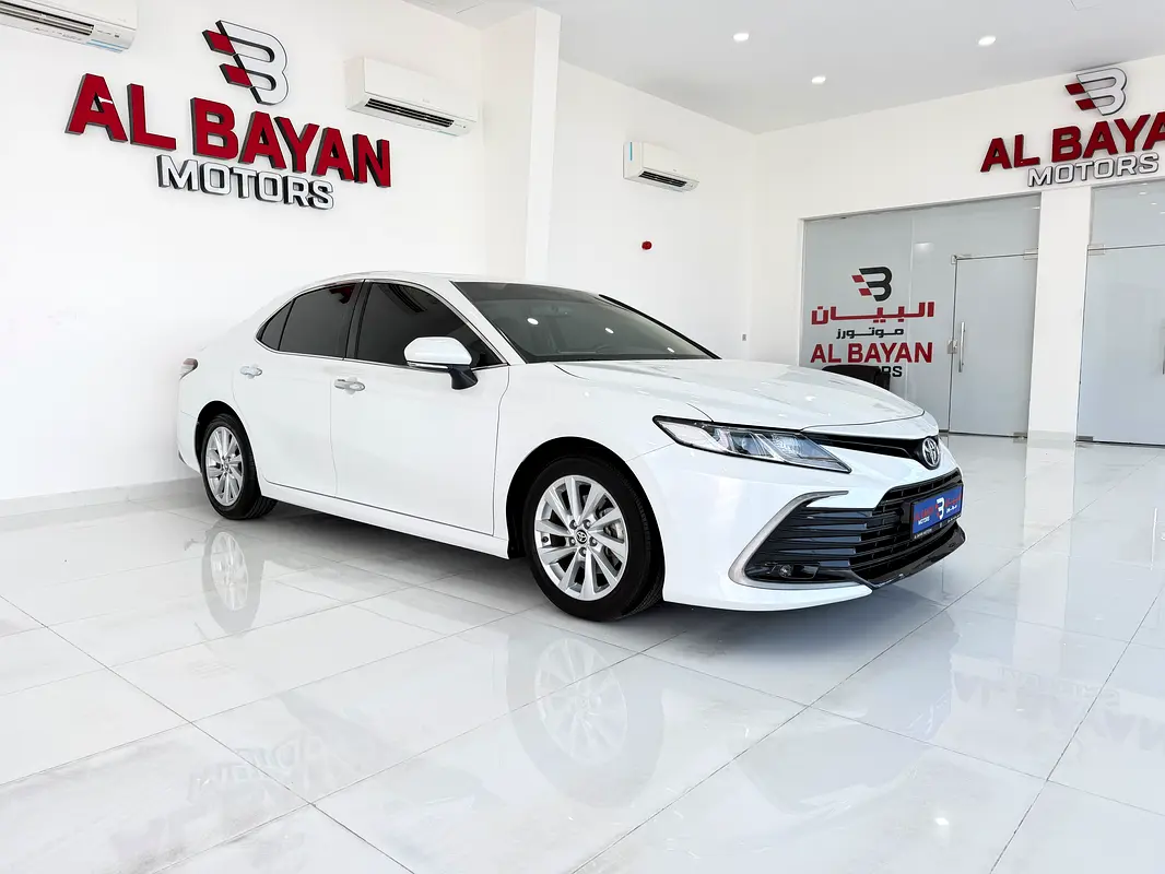 Toyota Camry 2021 — photo 1 of 6