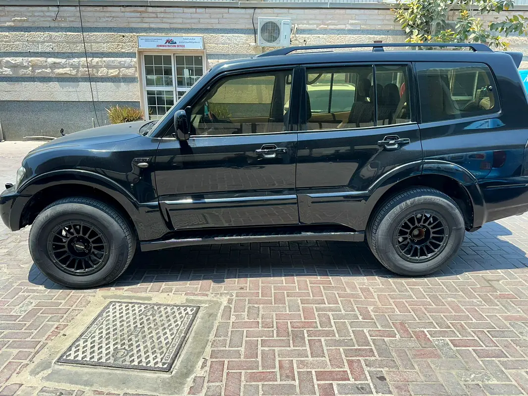 Mitsubishi Pajero 2006 — photo 1 of 16