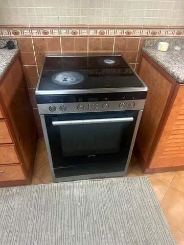 Siemens freestanding electric cooker with oven - good condition