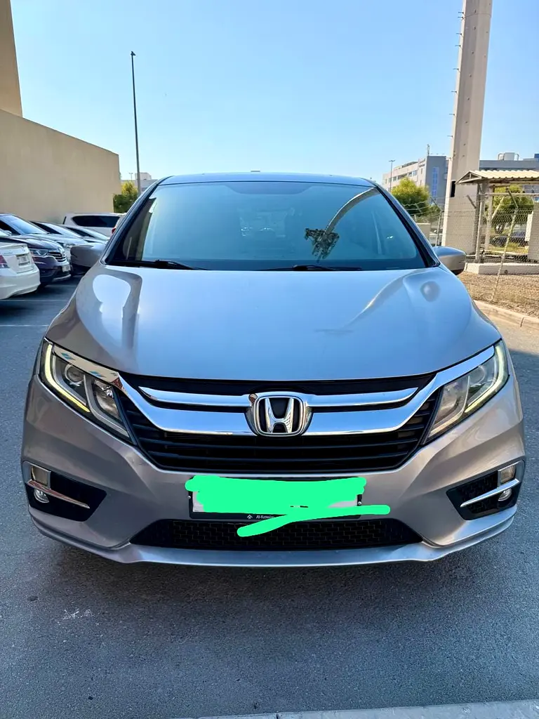 Honda Odyssey 2018 — photo 1 of 9