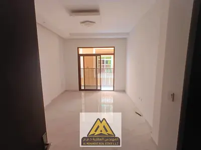 One bedroom and living room / balcony / first occupancy / large area / special price / on the main road /