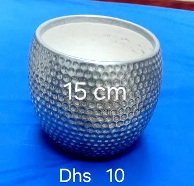 Decorative textured silver plant pot (15 cm) - good condition