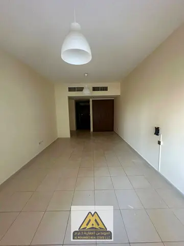 فرصة مميزة للإيجار السنوي في أبراج عجمان ون بمنطقة الراشدية 3، أحد أشهر المجمعات السكنية في عجمان، حيث يجمع بين الموقع الحيوي والخدمات المتكاملة والمس