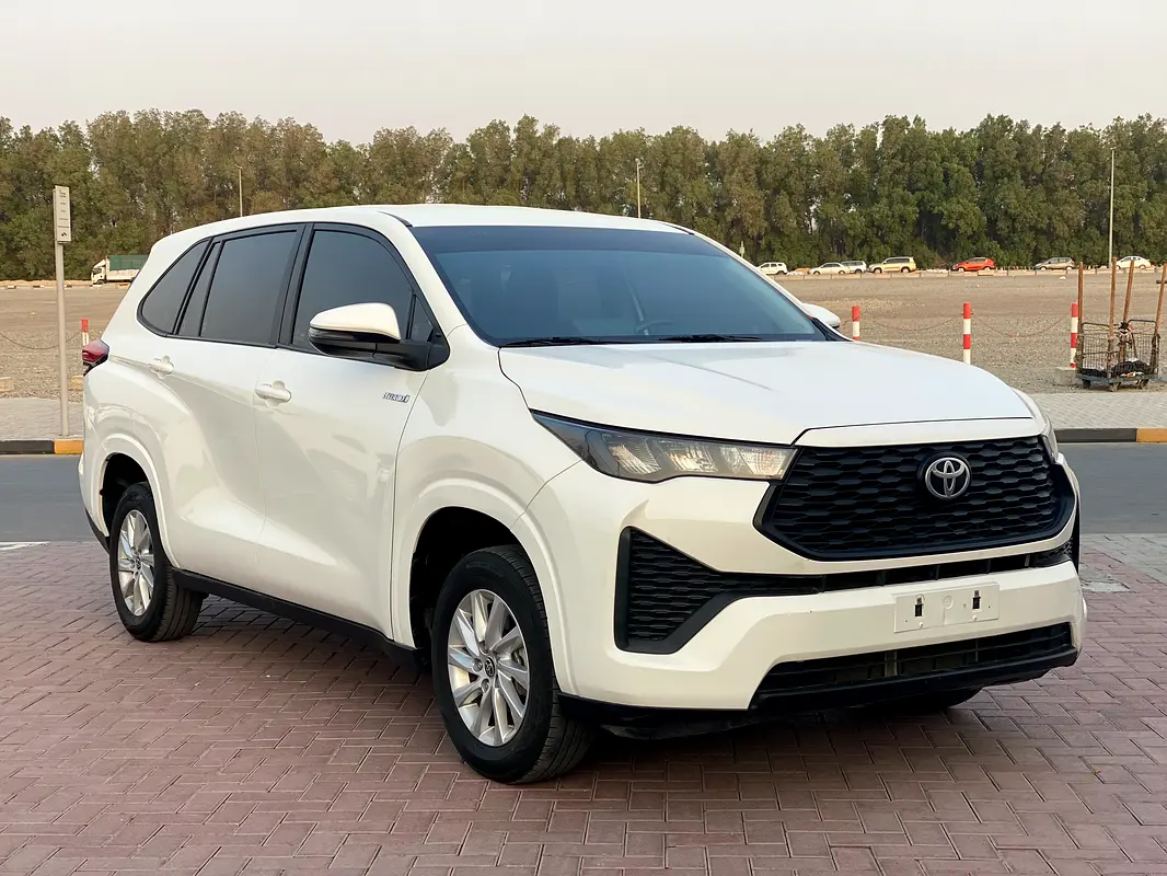 Toyota Innova 2024 — photo 1 of 12