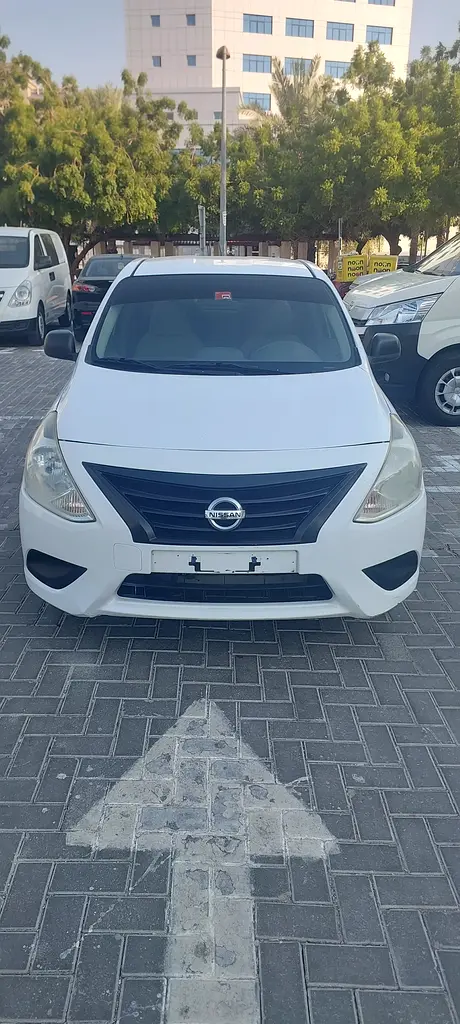 Nissan Sunny 2016 — photo 1 of 14