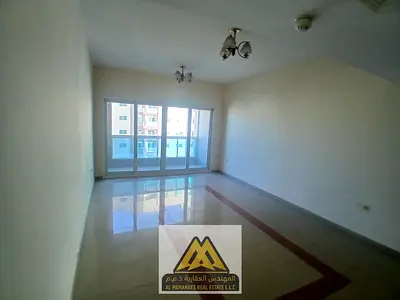 غرفة نوم ماستر صالة واسعة حمام خارجي غرفة غسيل مستقلة بلكونة بإطلالة مفتوحة
