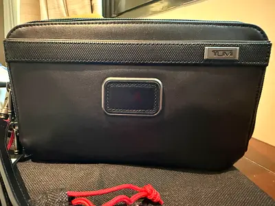 Genuine Tumi black travel toiletry / dopp kit pouch - excellent condition