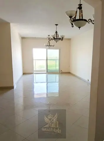 رصة استثنائية للسكن في برج عائلي فاخر بمنطقة المجاز 3، يتميز بموقع مباشر على بحيرة خالد وإطلالات رائعة، مع بيئة سكنية هادئة وقريبة من جميع الخدمات