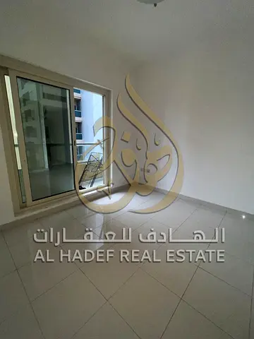 🇦🇪 شقة 3 غرف وصالة للإيجار السنوي في الخان – الشارقة | خدمات متكاملة | 70,000 درهم