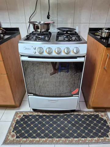 Midea Gas Cooker with Oven urgently sale
