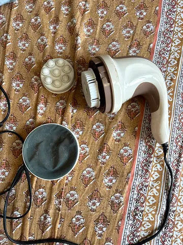 Handheld Electric Body Massager with Interchangeable Heads and net cover , settings.