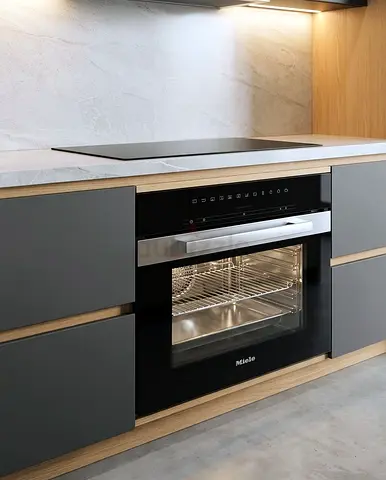Miele Latest Model 90cm Built-In Electric Oven – Black Touchscreen, Excellent Condition