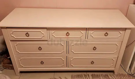 Pottery BarnPink 6-Drawer Dresser / Sideboard in Good Condition