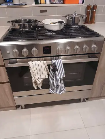 Bosch 5 Burner Gas Cooker with Gas Oven 90x60cm