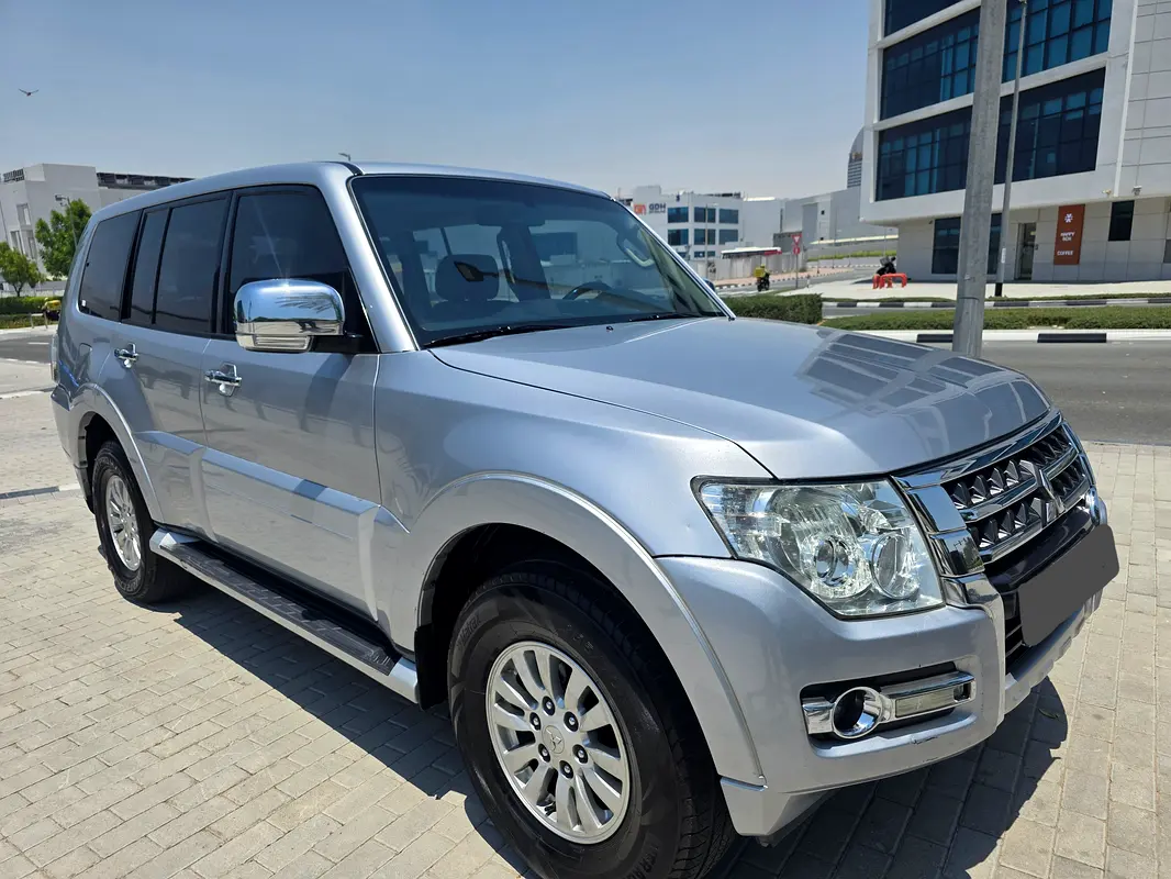 Mitsubishi Pajero 2015 — photo 1 of 15