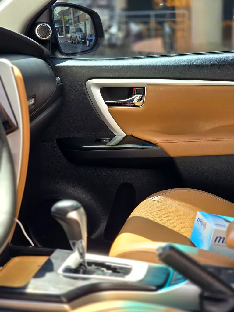 Toyota Fortuner 2019 — photo 1 of 11