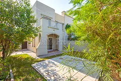 Stunning Villa | Upgraded Kitchen | Flexible Cheqs