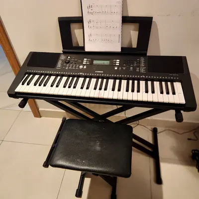 Yamaha 61-Key Electronic Keyboard with Stand and Bench - Excellent Condition