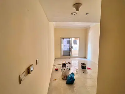 مدينه الامارات عجمان _باركن فري _صاله منفصله _الموقع مميز _سكن عائلات