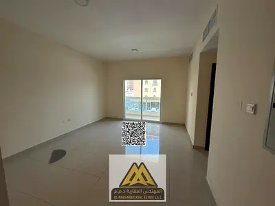 شقة عائلية راقية بإطلالة مميزة وخزائن حائط وصيانة مجانية في أفضل مواقع النعيمية بالقرب من مدرسة الحكمة
