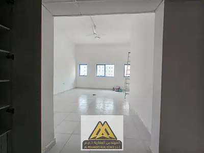 مساحة كبيرة | باركن خاص | موقع حيوي في أبراج الفالكون | قريب من جميع الخدمات | تصميم عملي ومريح | سكن داخل برج سكني مميز | تهوية وإضاءة جيدة
