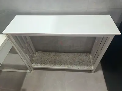 White shelving unit with Patterned Lower Shelf - Good Condition