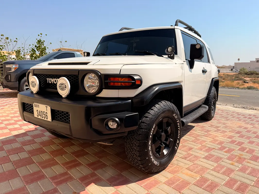 Toyota FJ Cruiser 2008 — photo 1 of 14