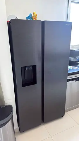 Samsung Side-by-Side Refrigerator with Water Dispenser — Good Condition