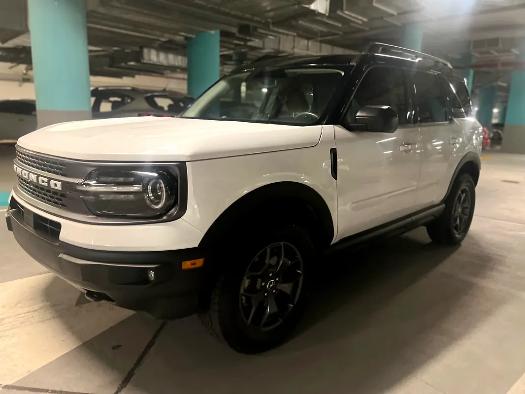 Ford Bronco 2023 — photo 1 of 20