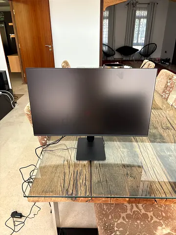 24-27 inch LED Computer Monitor with Stand (Good Condition)LG