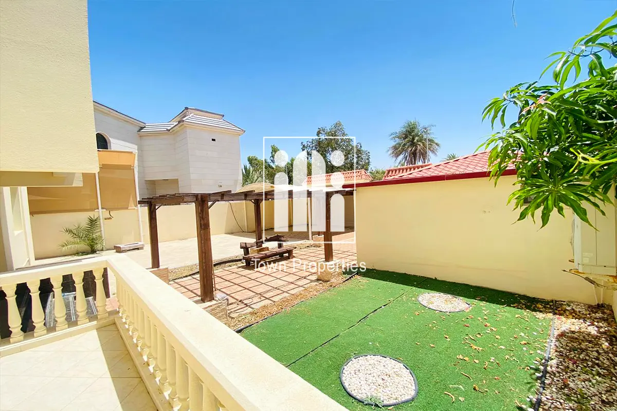 Prime Location | Huge Villa 6BR + 3Majls + Maid + Driver | Big Patio |