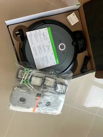 Roomba IROBOT I1 with new replacement kit