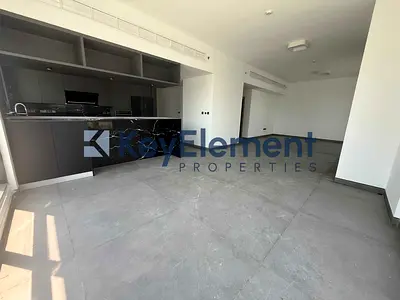 Penthouse l Vacant l Close to park