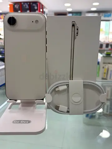 i phone 17 air 256gb gold TDRA battary 100% cycle 5 Full box only just active