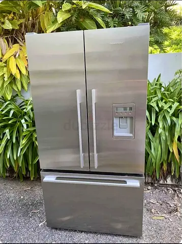 Fisher and Paykel French Door Fridge With Water Dispenser