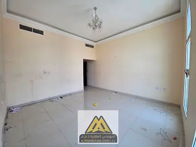 فرصة مميزة للإيجار السنوي في منطقة الروضة 3 بعجمان، شقة غرفة وصالة بمساحة كبيرة تصل إلى 1300 قدم مربع، تتميز بإضاءة طبيعية ممتازة وإطلالة مفتوحة تمنح