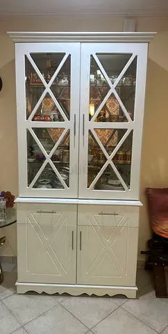 crockery shelf