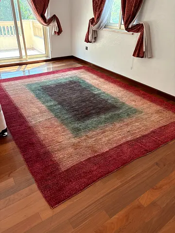 Used rectangular modern gradient rug - good condition