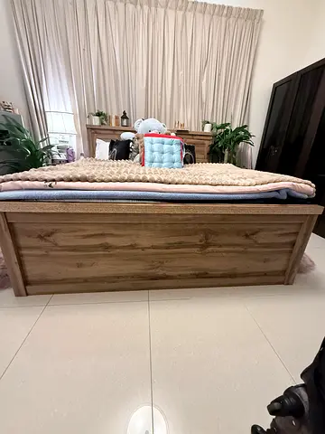 Queen size wooden storage bed frame in light oak — Excellent Condition