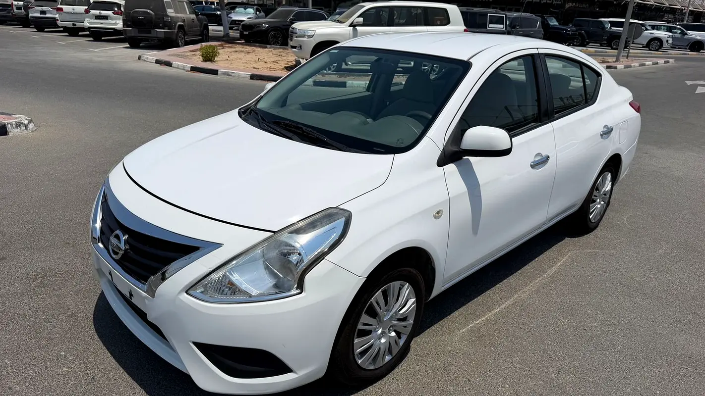 Nissan Sunny 2022 — photo 1 of 8