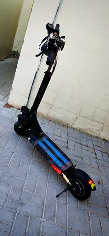 E10 Foldable Electric Scooter – Excellent Condition