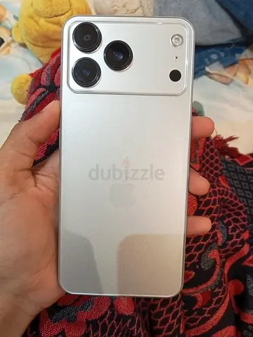 iPhone 17 pro max (silver color)