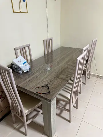 Wooden dining table with 6 chairs - good condition