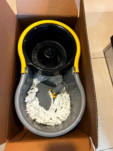 Spin mop with wringer and replacement mop head - Brand new, flawless condition
