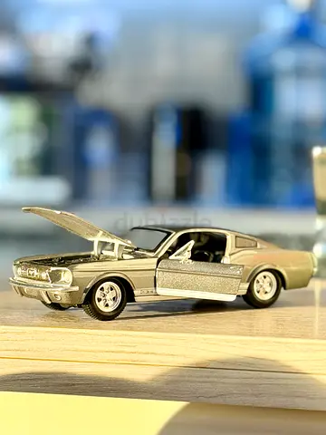 Silver Classic Mustang 1967 Model Car - 1:24 Scale (Opening Hood  Doors)
