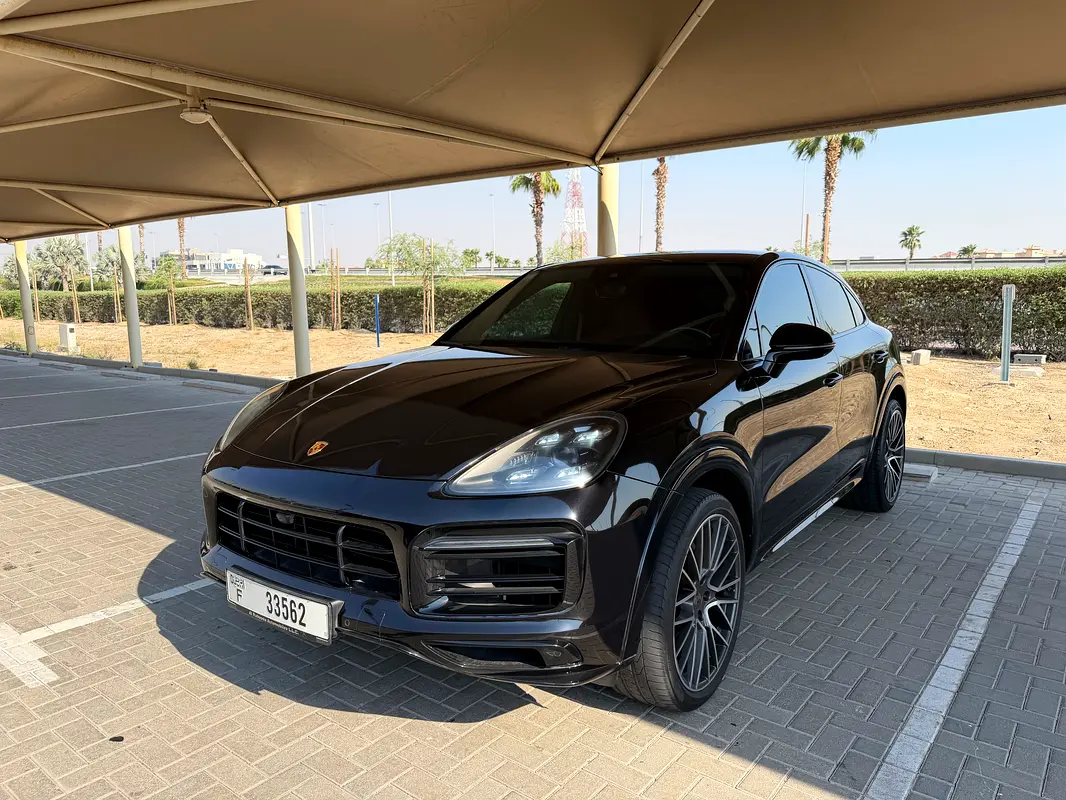 Porsche Cayenne 2022 — photo 1 of 20