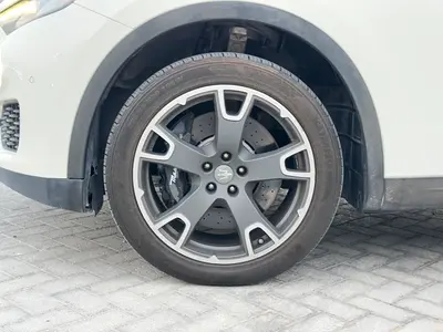 صورة 6 لـ 2016 Maserati LEVANTE