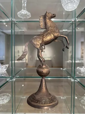Decorative Brass Horse Figurine on Pedestal - Vintage-Style Collectible